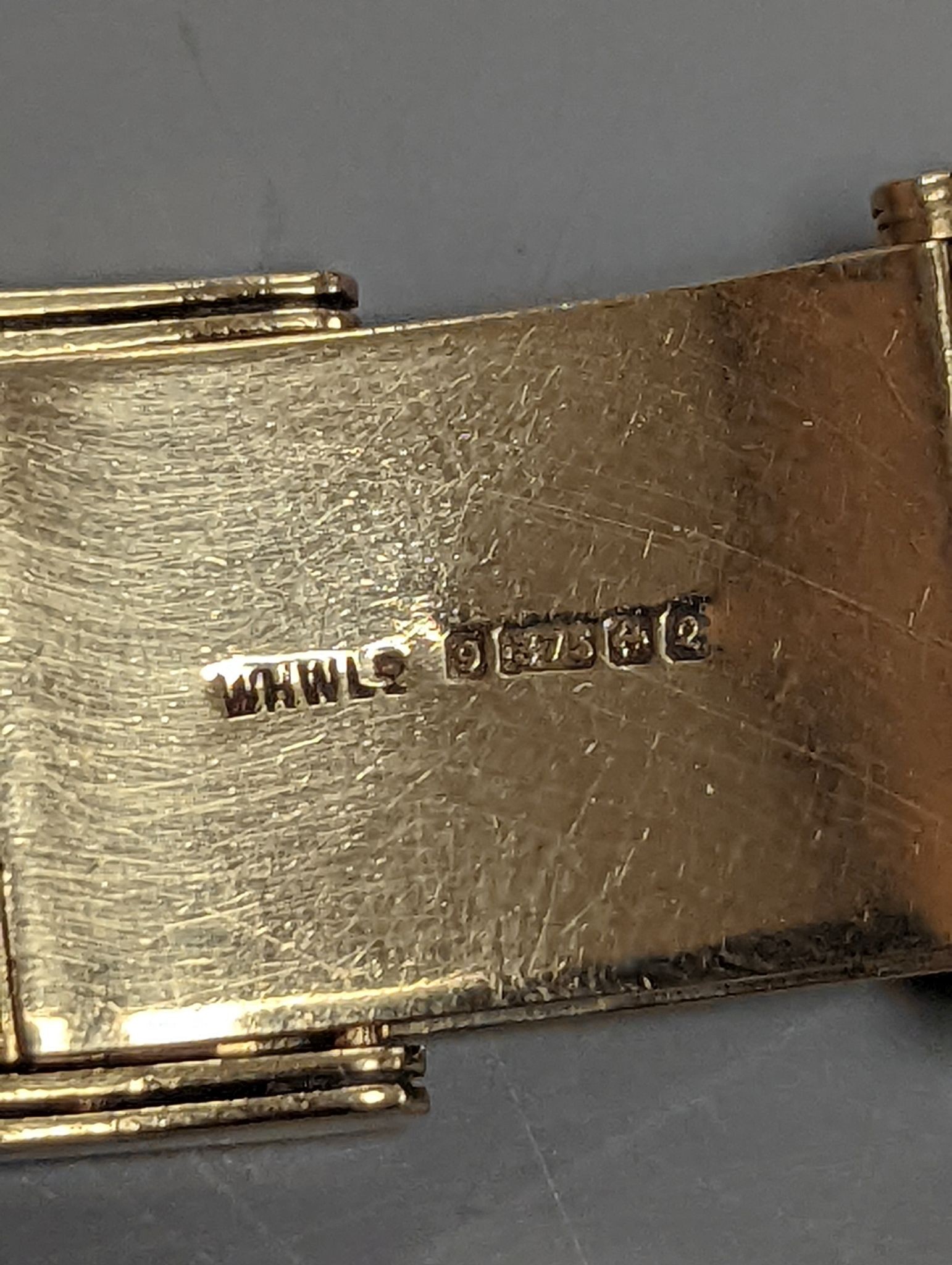 A 1960's 9ct gold watch strap, 15.5cm, with spare link